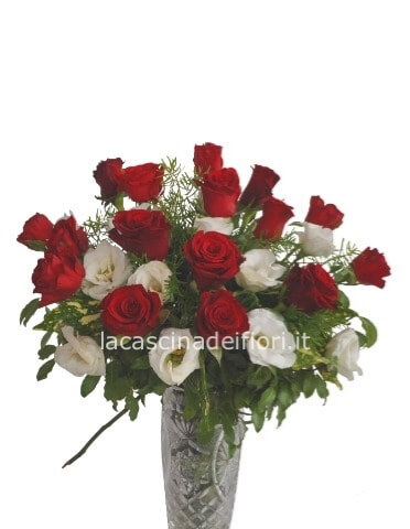 Bouquet di rose e lisianthus.